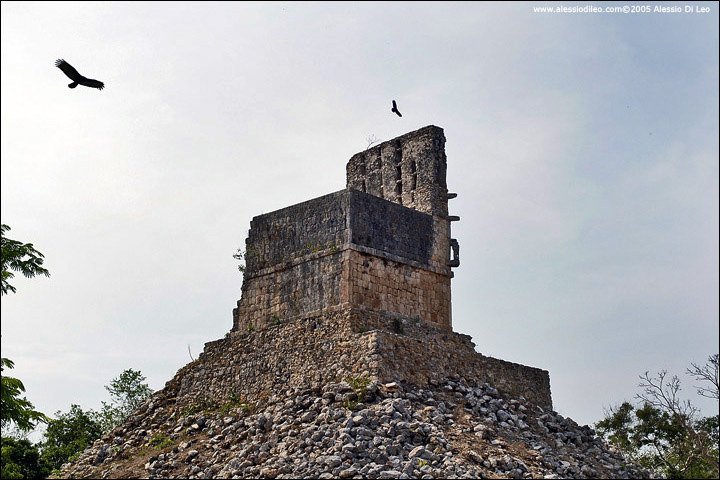 El Mirador, l’osservatorio posto in cima ad una piramide quasi distrutta - Labnà