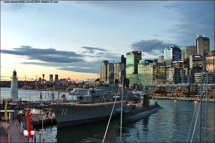 Cacciatorpediniere “Vampire” e sottomarino “Onslow” ormeggiati a Darling Arbour - Sydney