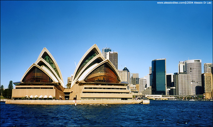 L'immancabile Opera House vista dal traghetto - Sydney