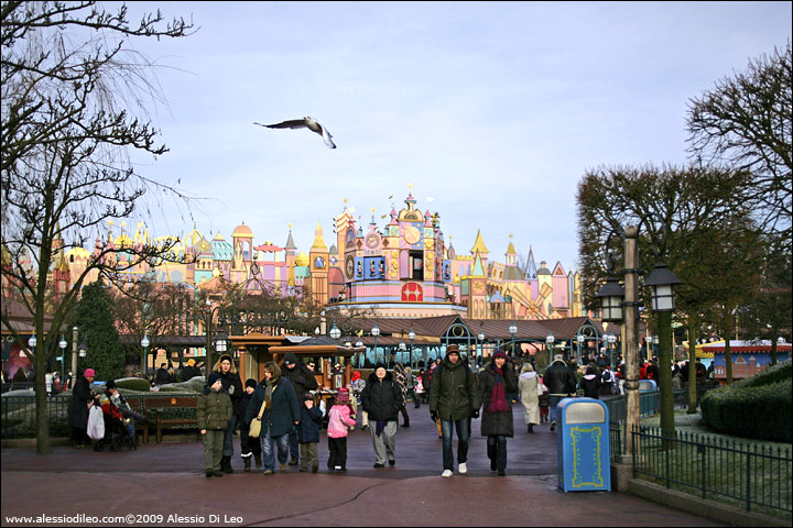 It's a small world, una crocera musicale in giro per il mondo - Disneyland
