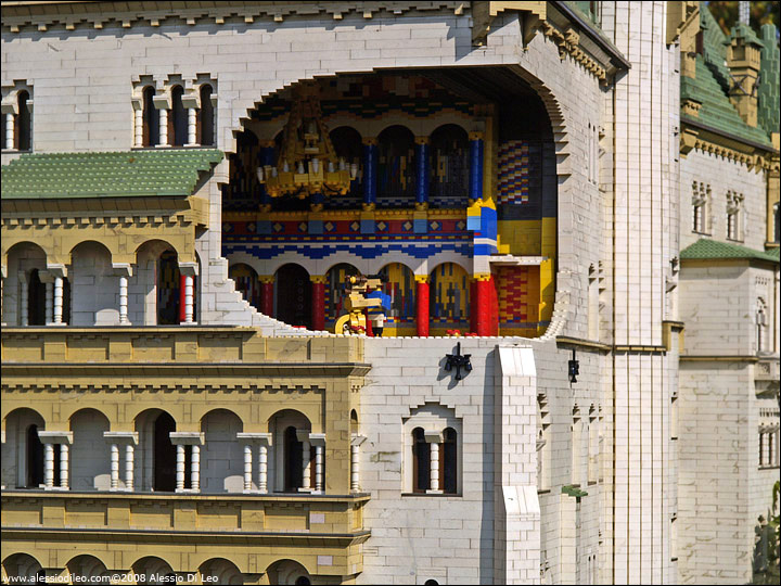 Re Ludwig balla nel grande salone delle feste - Legoland