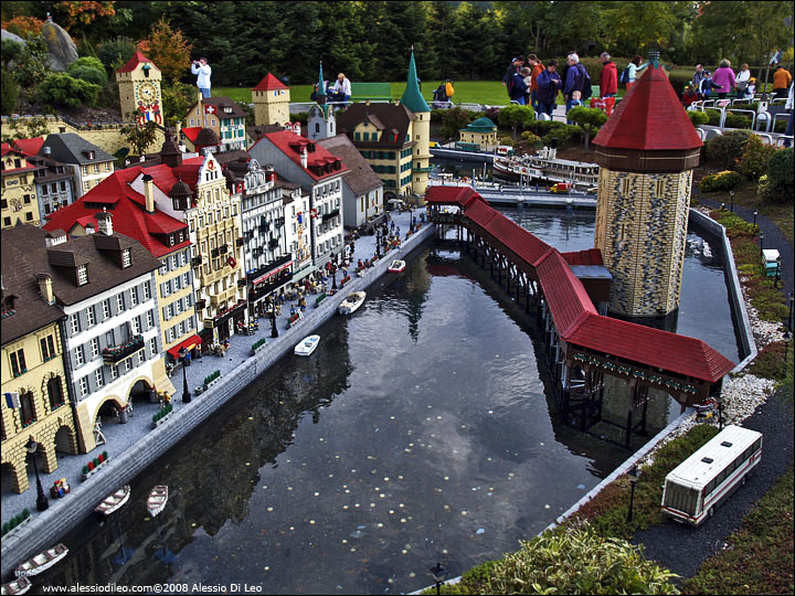 Il grande ponte coperto di Lucerna, il più antico ponte di legno d'Europa  - Legoland