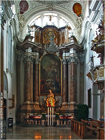 L'interno della chiesa di San Nikolaus