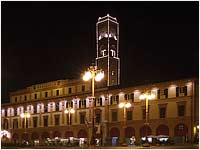 Forl&igrave; piazza Saffi e il municipio